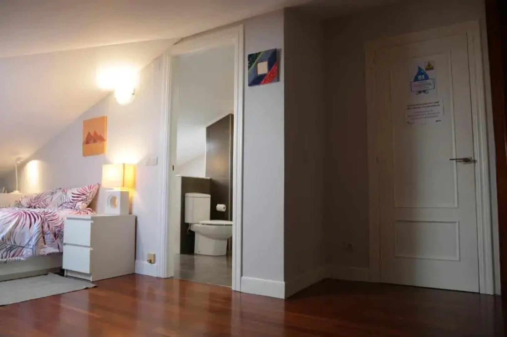 Habitación con baño, cerca de la playa