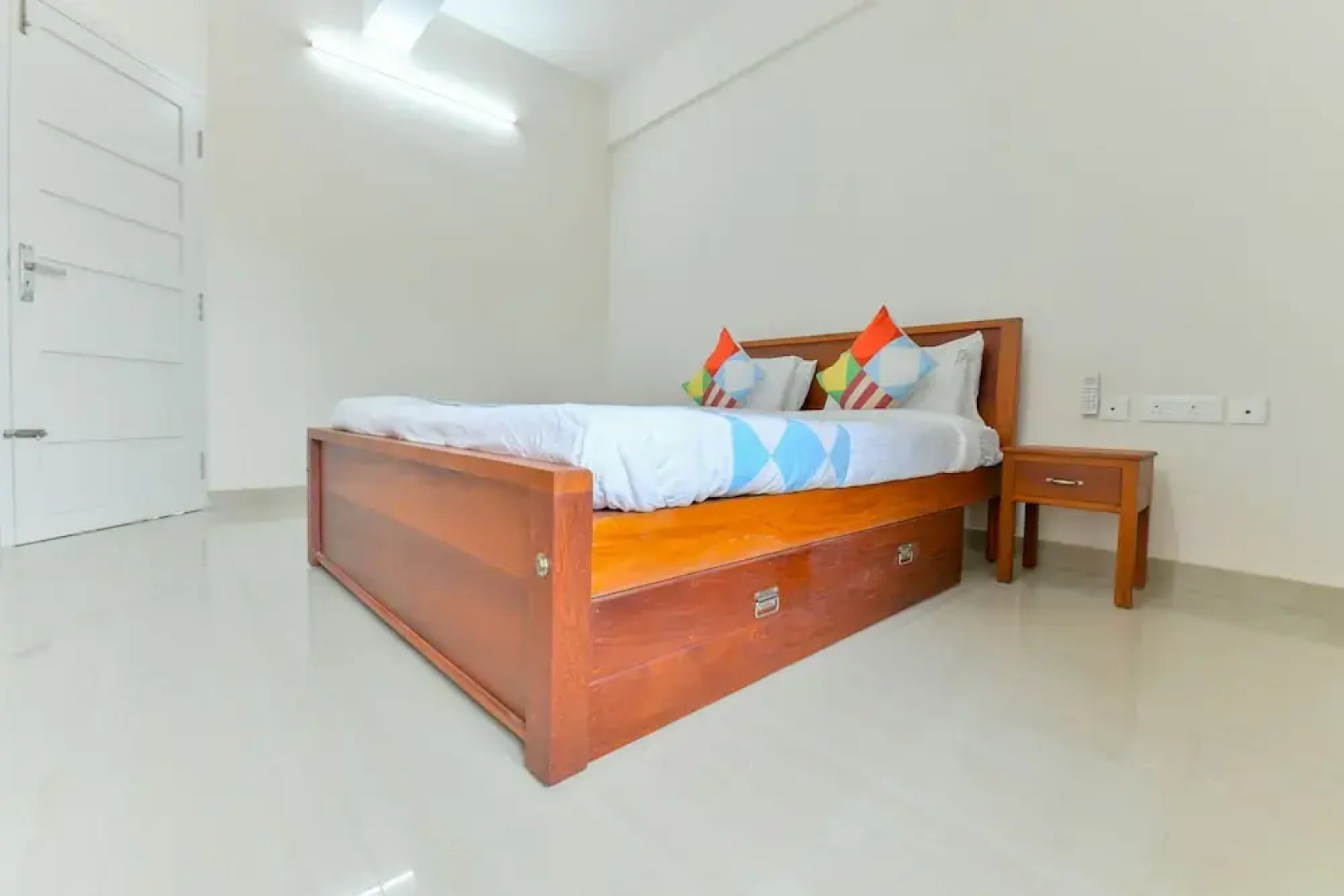 OYO 18602 Home Spacious Stay Near Lulu Mall