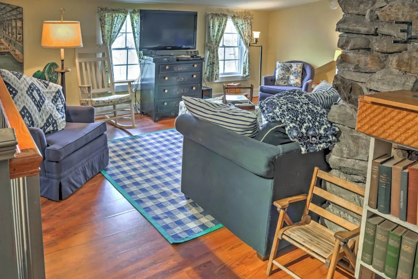 Dainty New Preston Cottage w/ Dock & Lake Views!