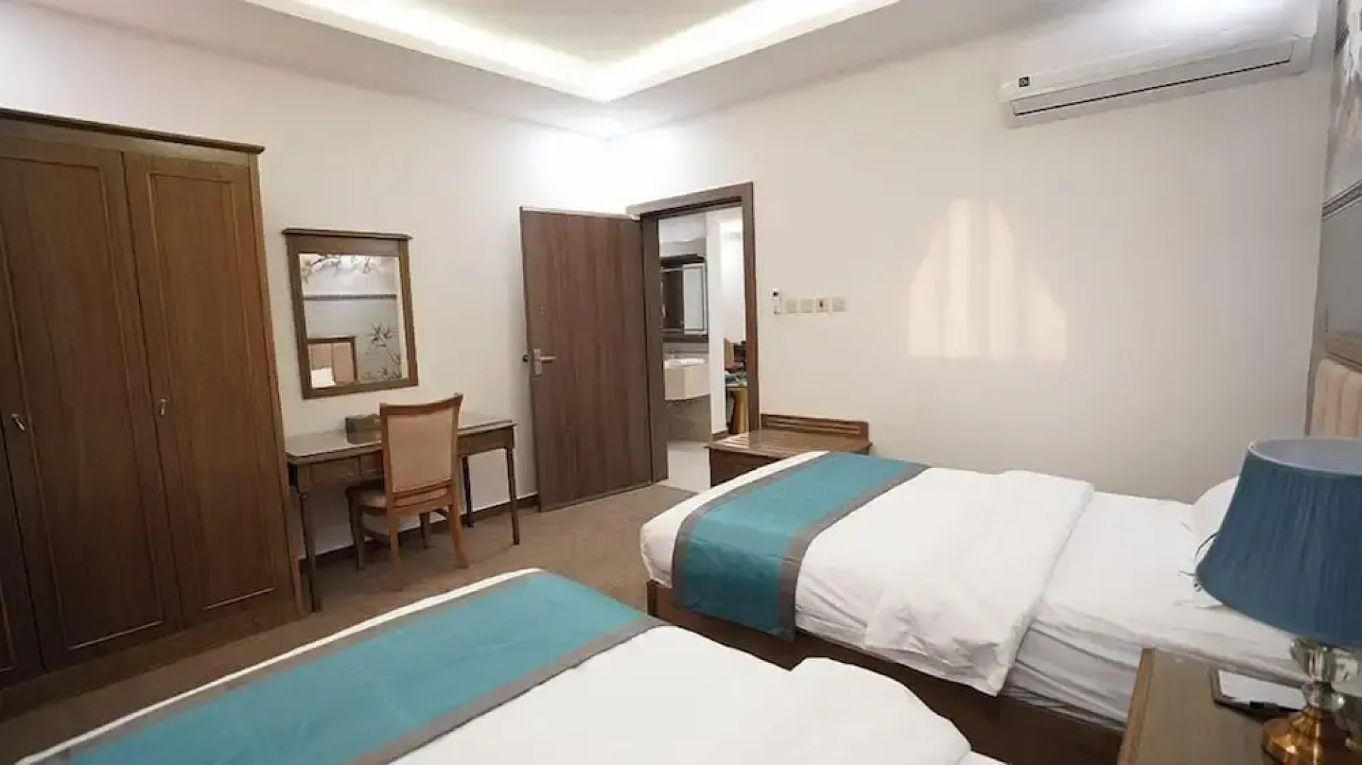 Seasons hotel suites