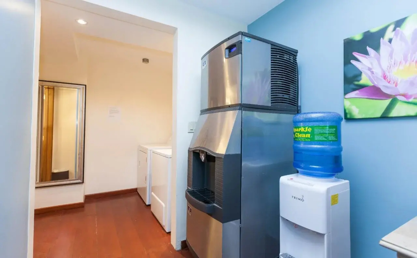 Surfrider Resort Hotel