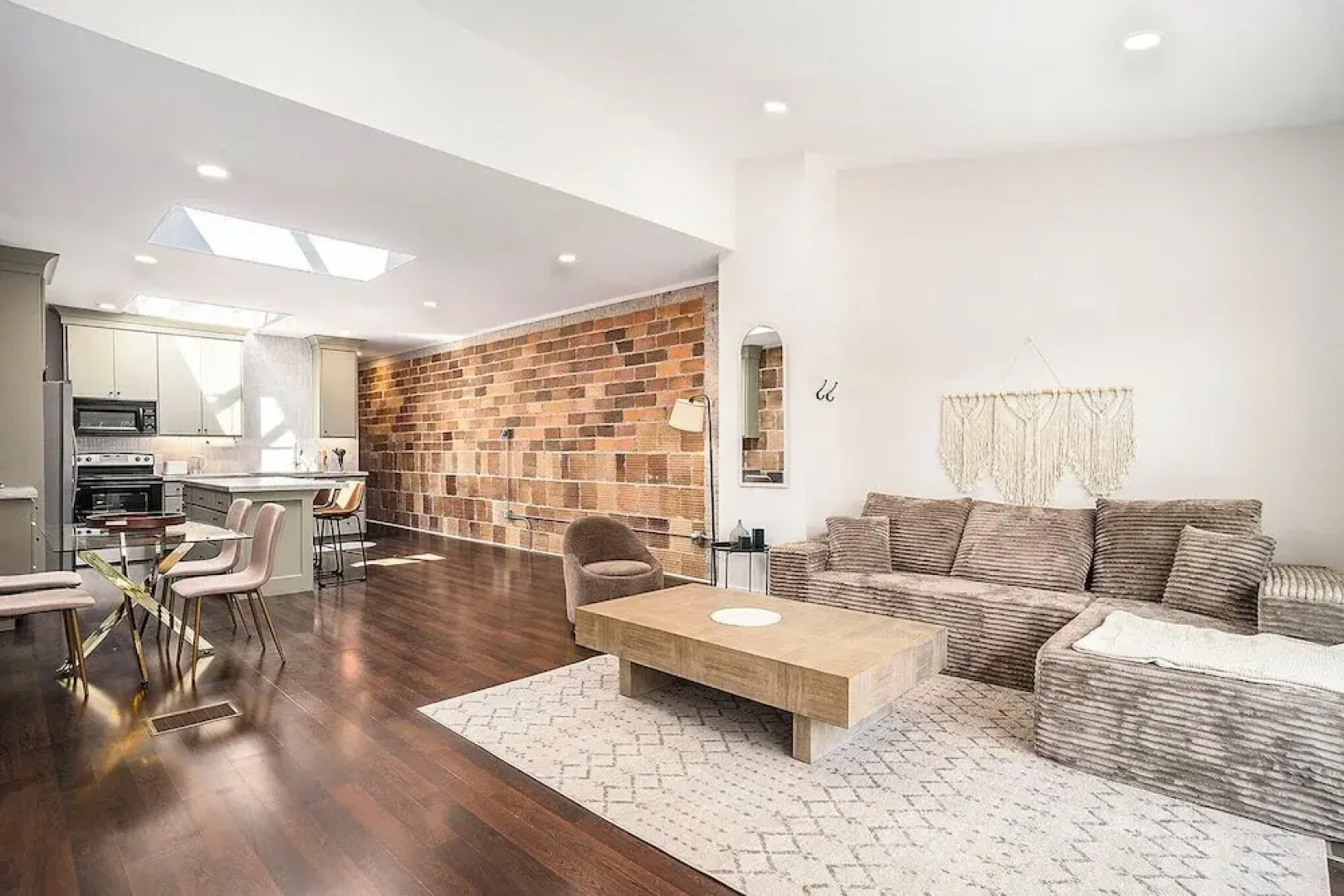 Love Mi Getaway Loft with Deck 110