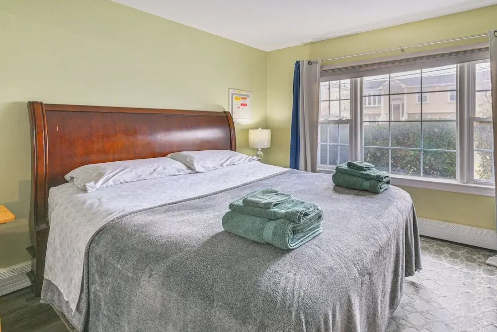 2 Mi to UBS Arena: Wfh-friendly Couple's Retreat