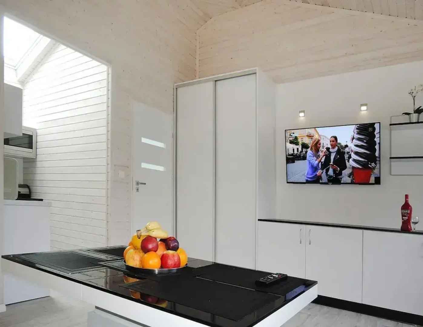 A Comfortable Holiday Home With a Swimming Pool and Jacuzzi in Miedzywodzie