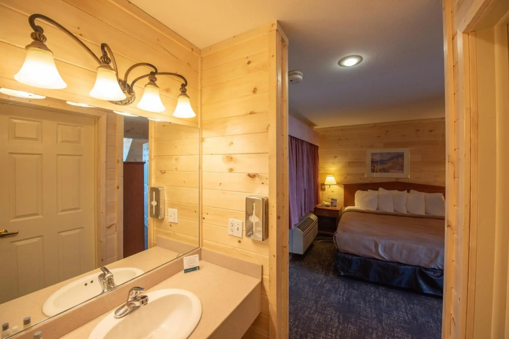 Quality Inn & Suites Mackinaw City Beachfront