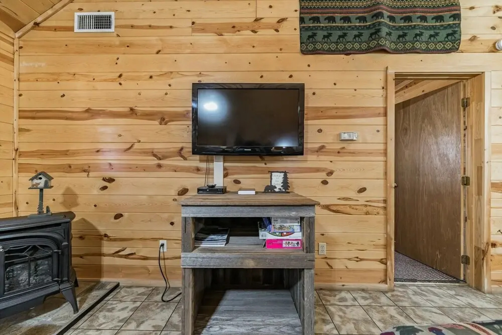 The Honeysuckle 2 Bedroom Cabin by Redawning