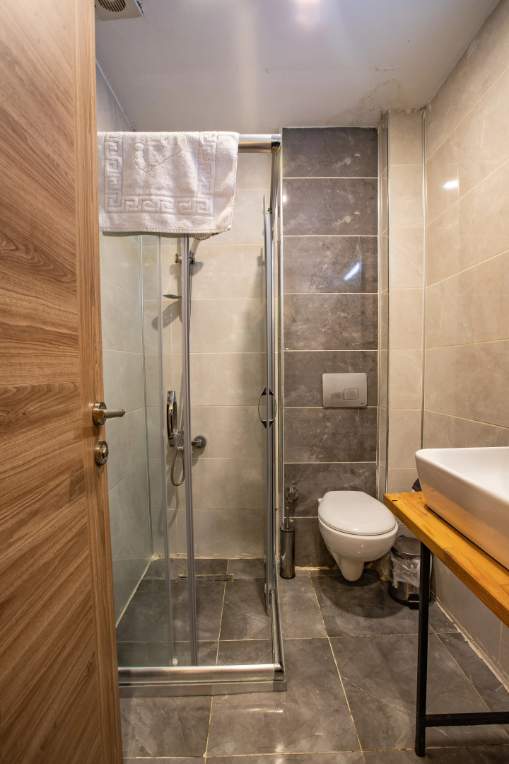 La Pazza Suites Hotel