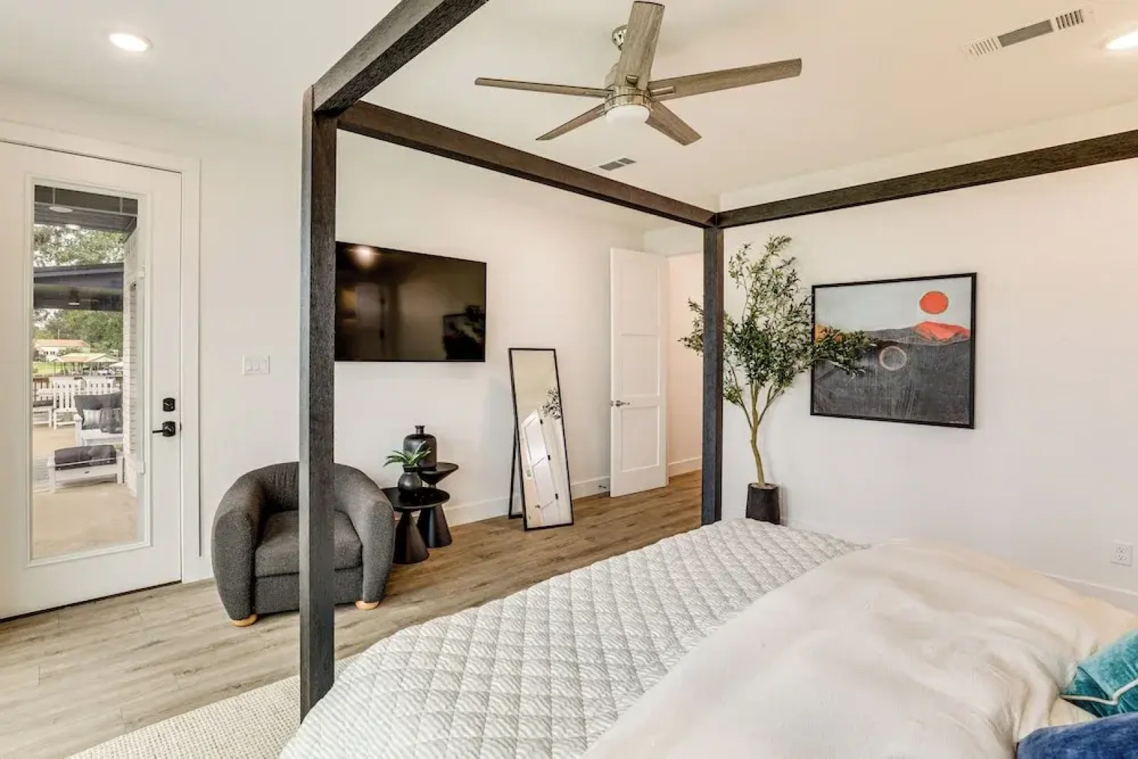 Dock & Hot Tub! High-end Cedar Creek Lake Retreat