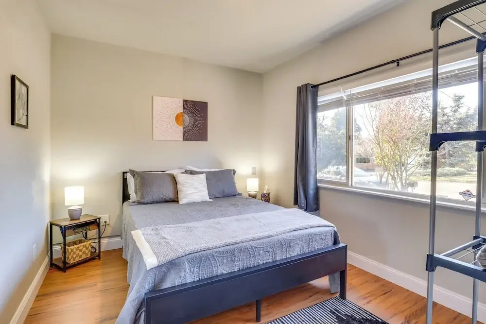 Apt 10 Mi to Portland: Walk to Bus Stop!