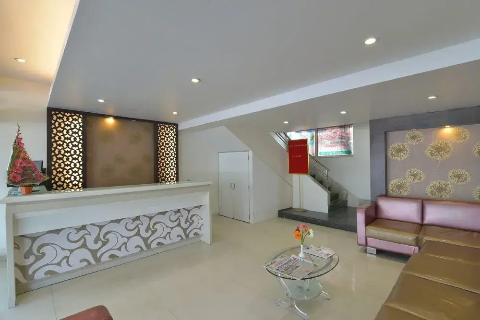 OYO 4448 Hotel Suresh Plaza