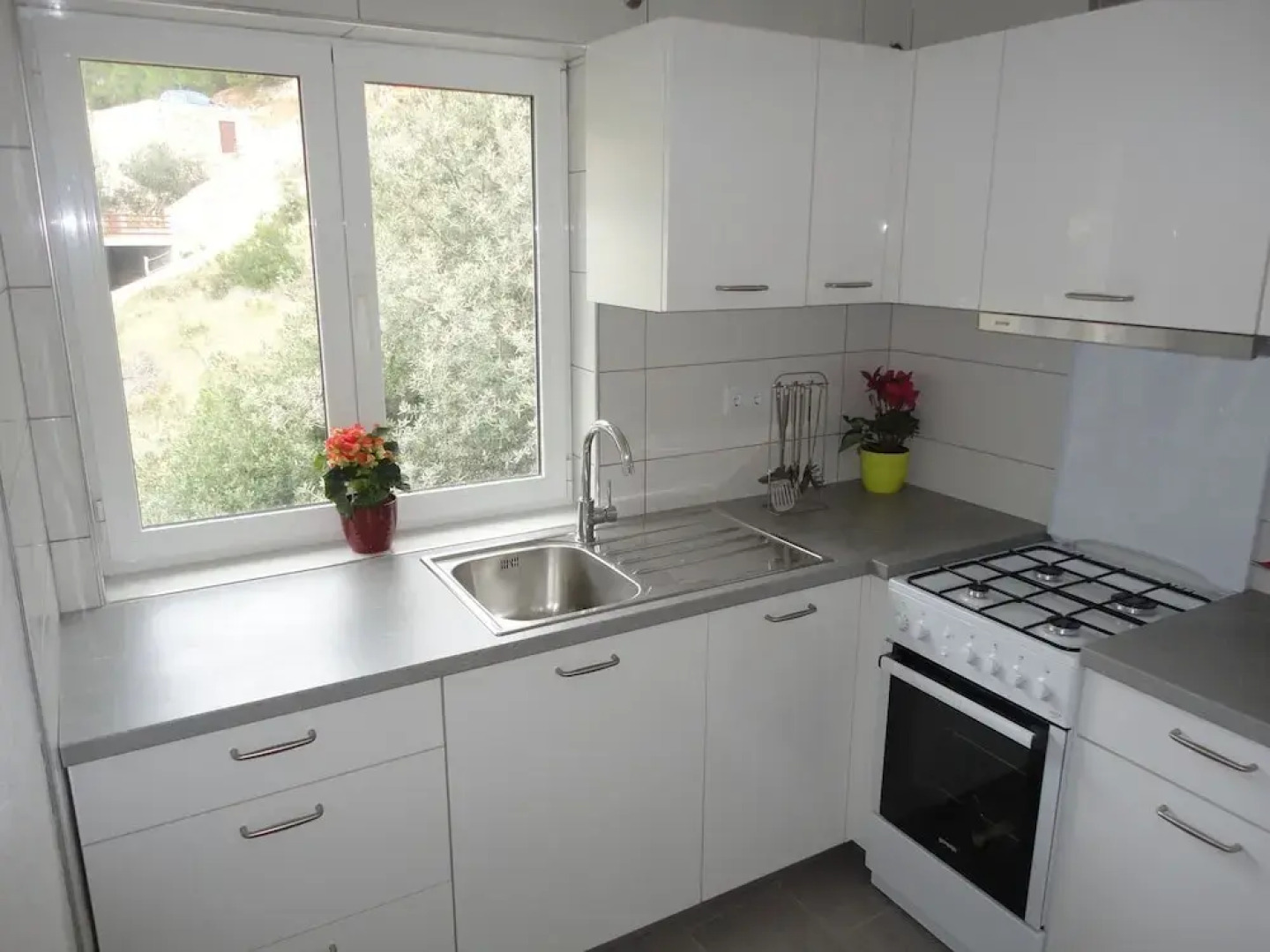 Charming Apartment With Terrace and Beautiful sea View. Near the Beach!