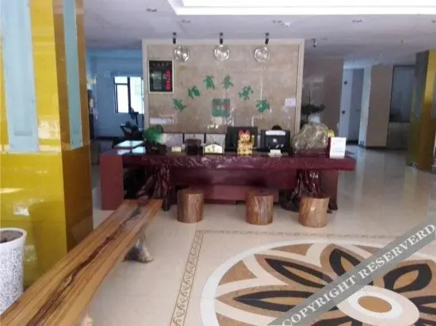 Yibai Business Hotel