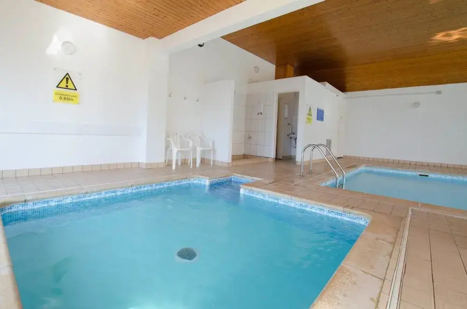 Clifton Court Apt 16 With Heated Pool