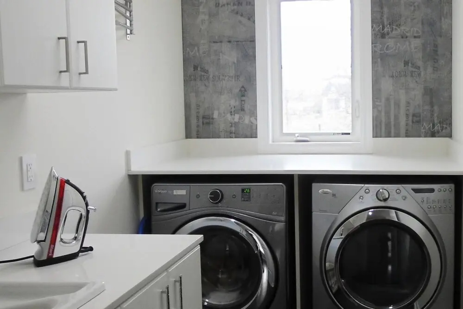 Luxury White House In Oakville Free Ev Charging