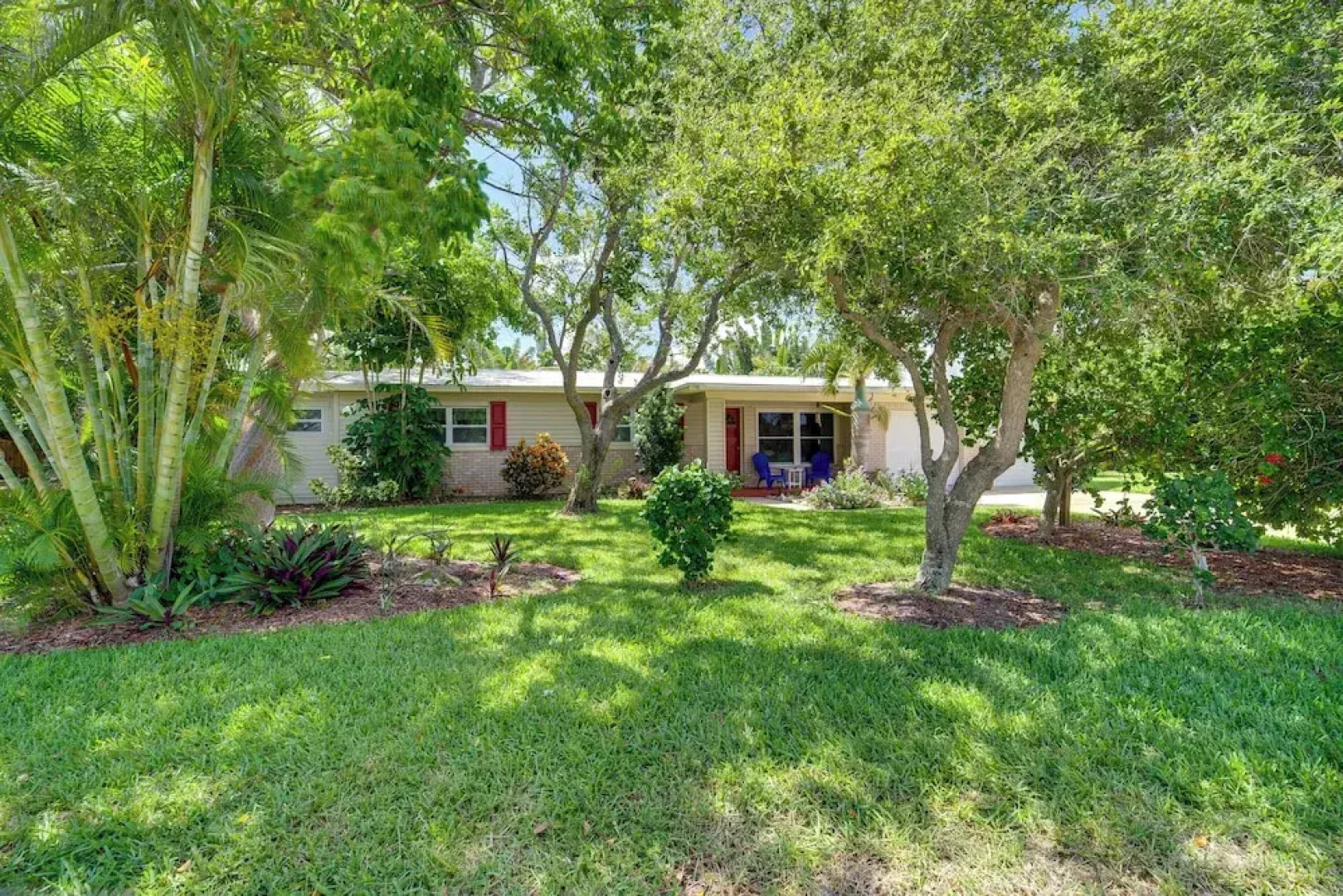 Satellite Beach 'sunshine House' w/ Hot Tub!