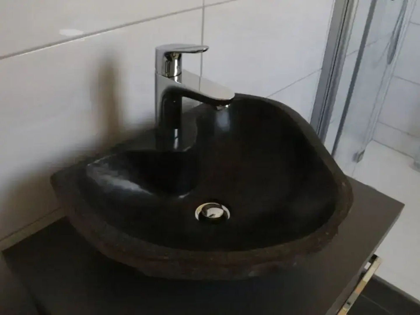 Welcoming Apartment Near Lake