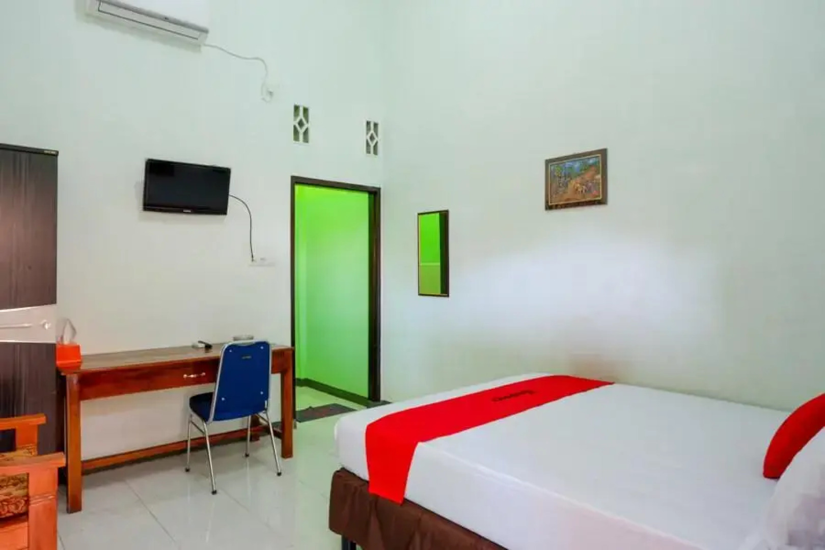 RedDoorz near Universitas Cokroaminoto Palopo