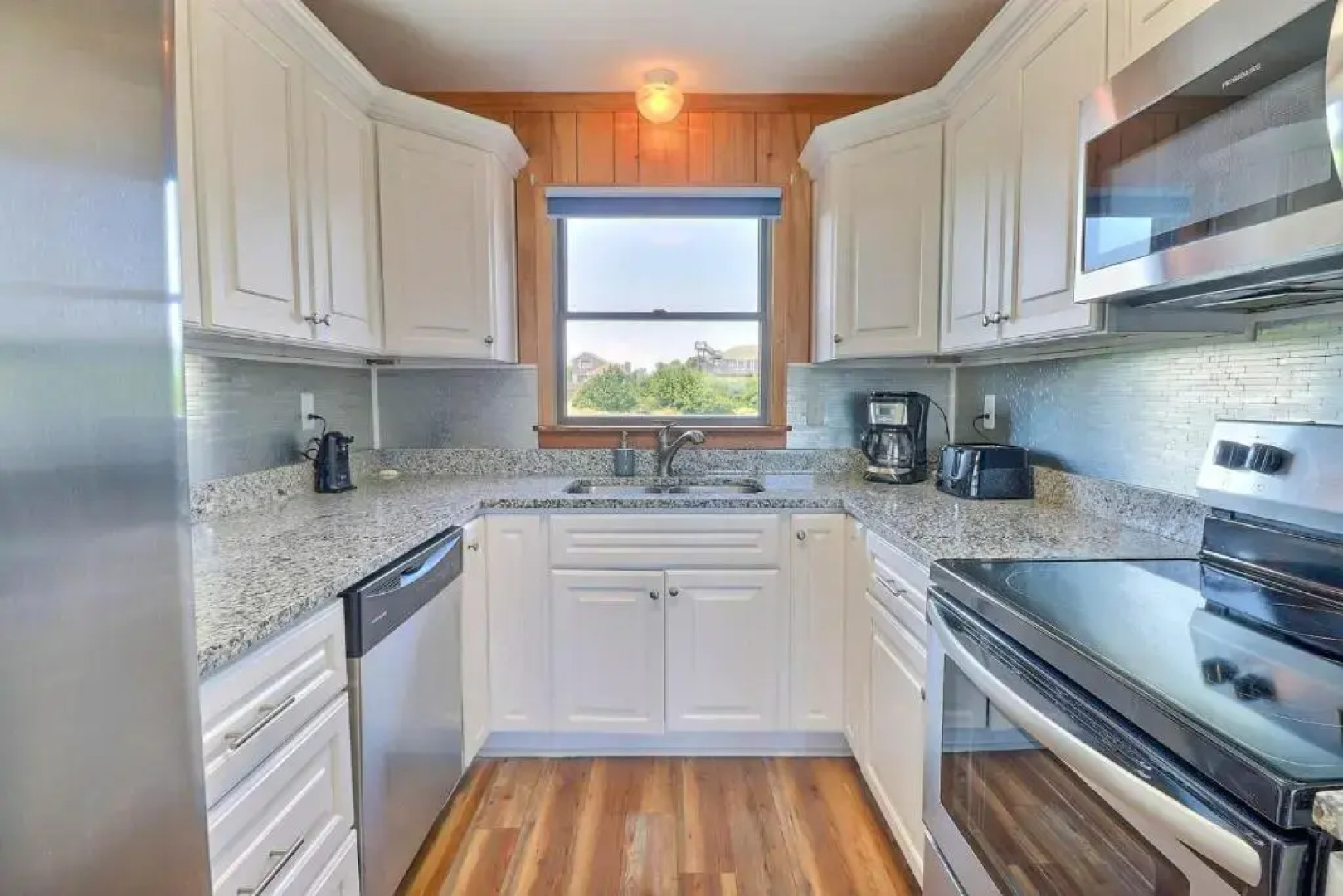 4062 Dennas Favorite Place 8 Min Walk to Beach