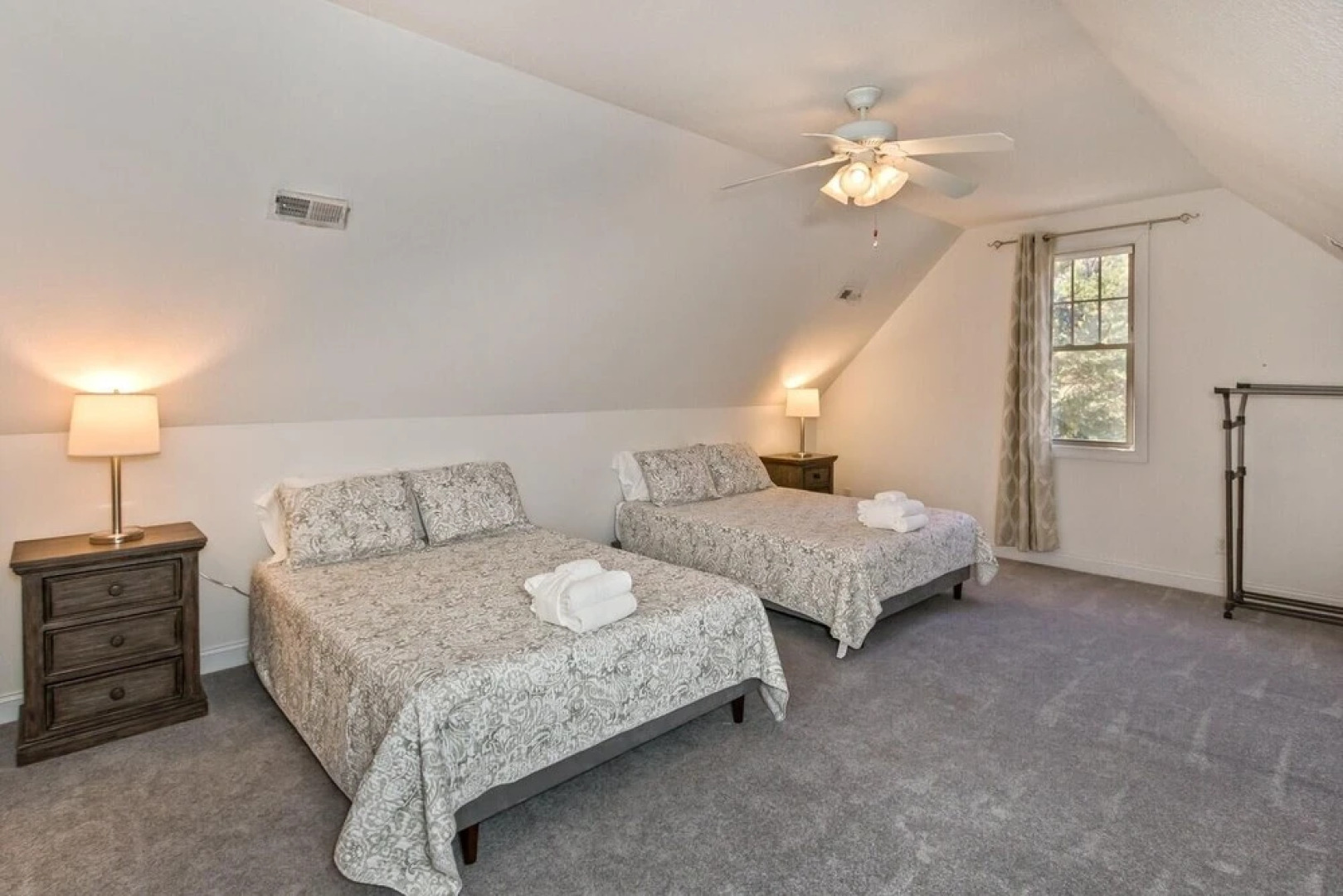 Rumbling Bald Resort Home In Lake Lure - Wifi - Community Beach, Pool, Golf And More 5 Bedroom Home by Sunscape Property Management