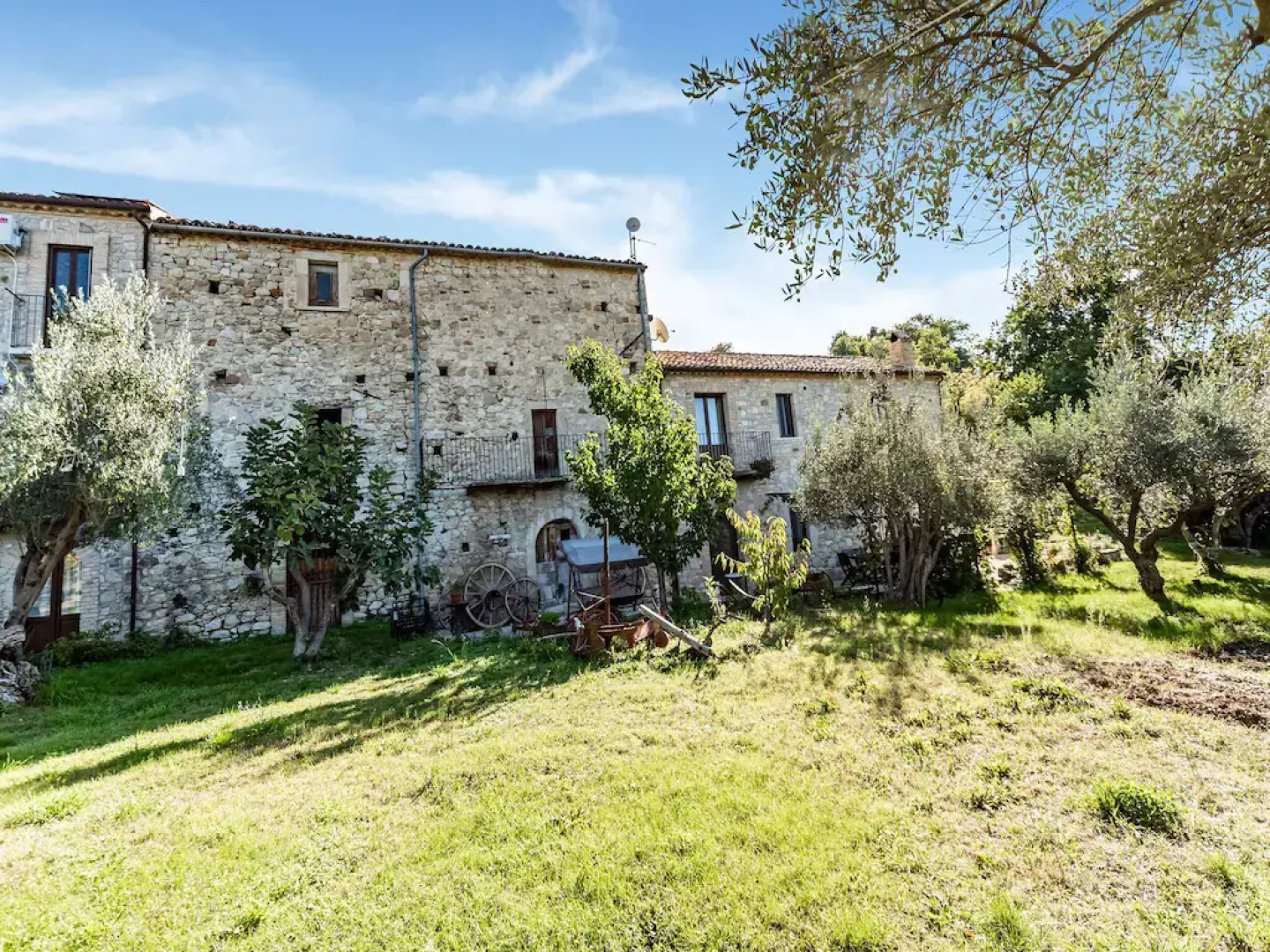 Vibrant Cottage near Lake in Bomba