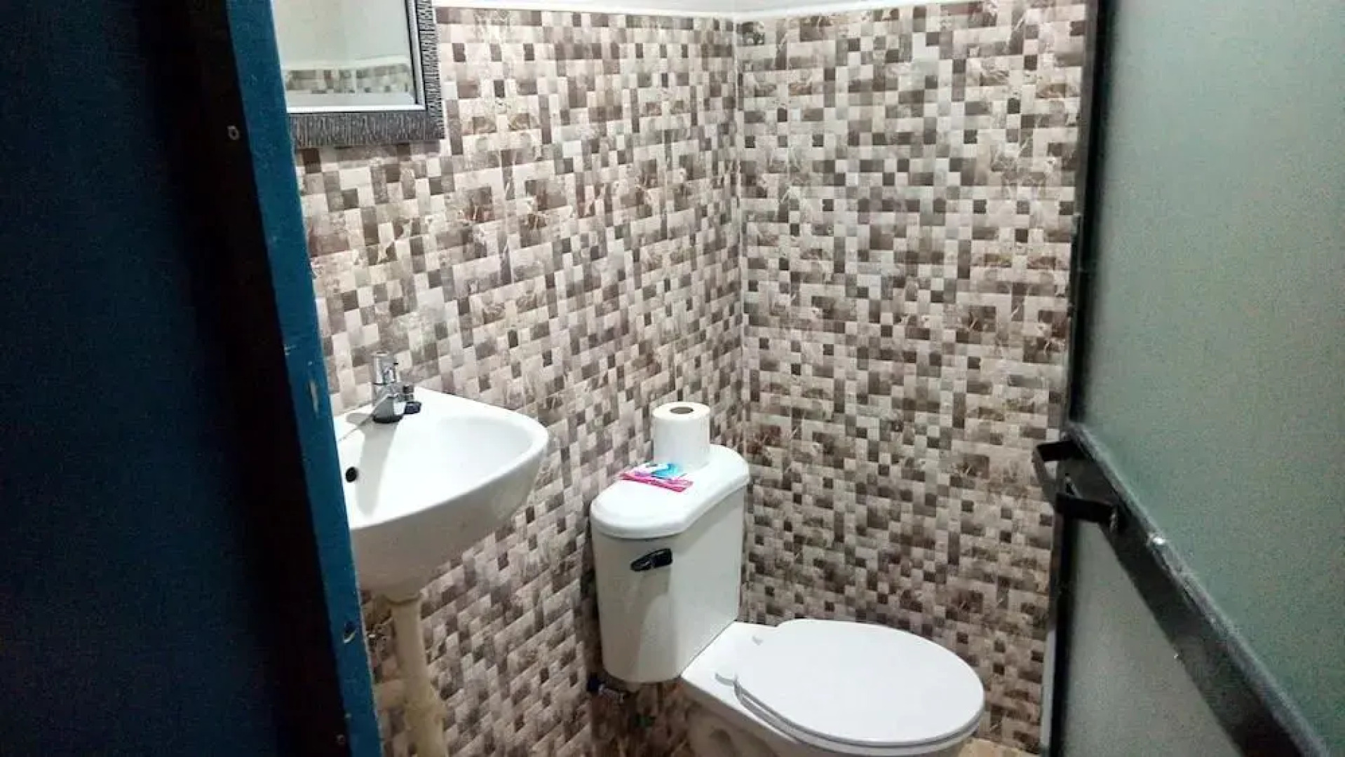 Rjc Hostel And Karaoke Bar