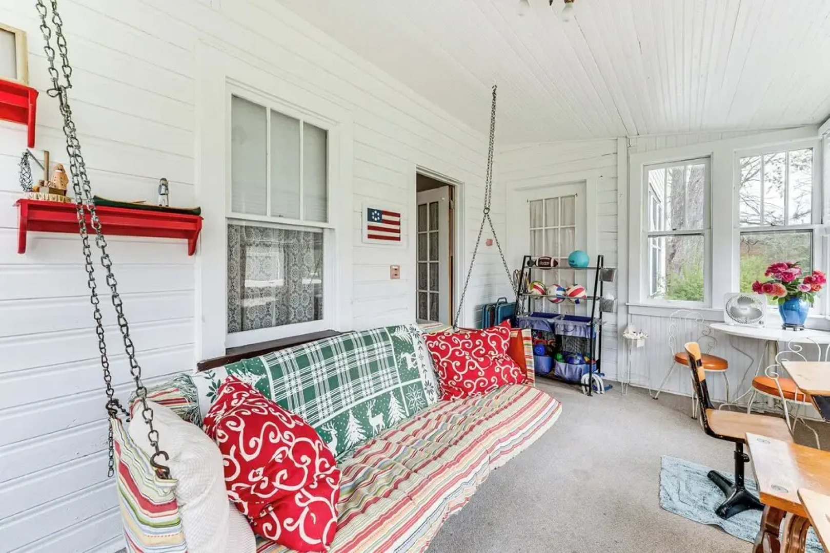 Twin Lakes Cottage: Walk to Elizabeth Lake!