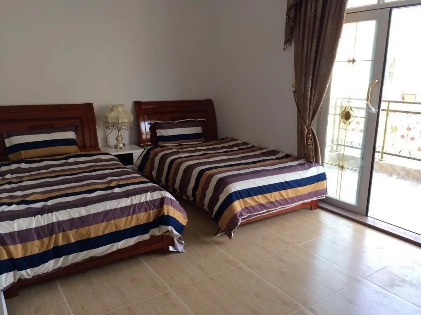 Shuangyuewan Happy Inn