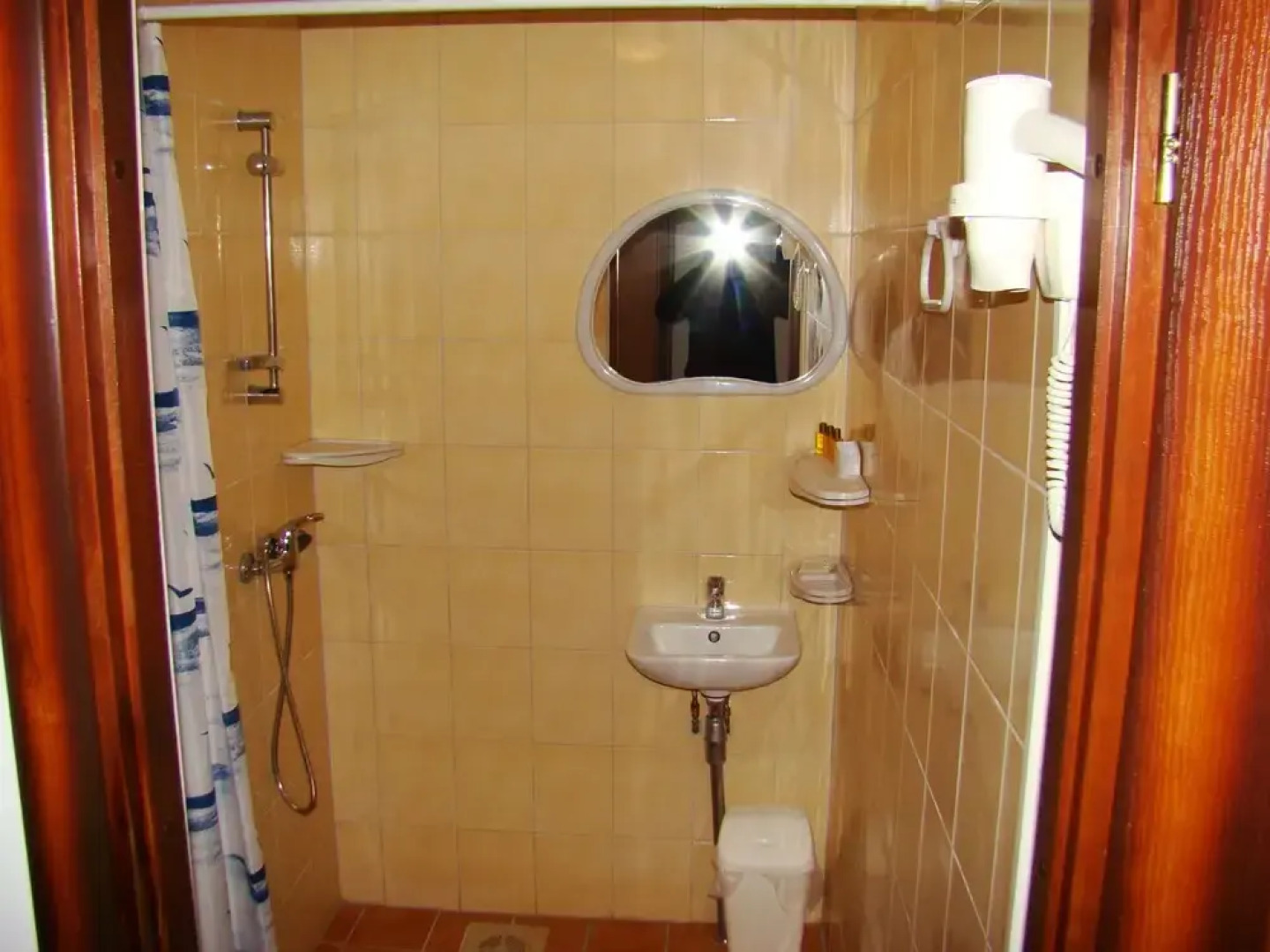 Üksik Rüütel Hotel