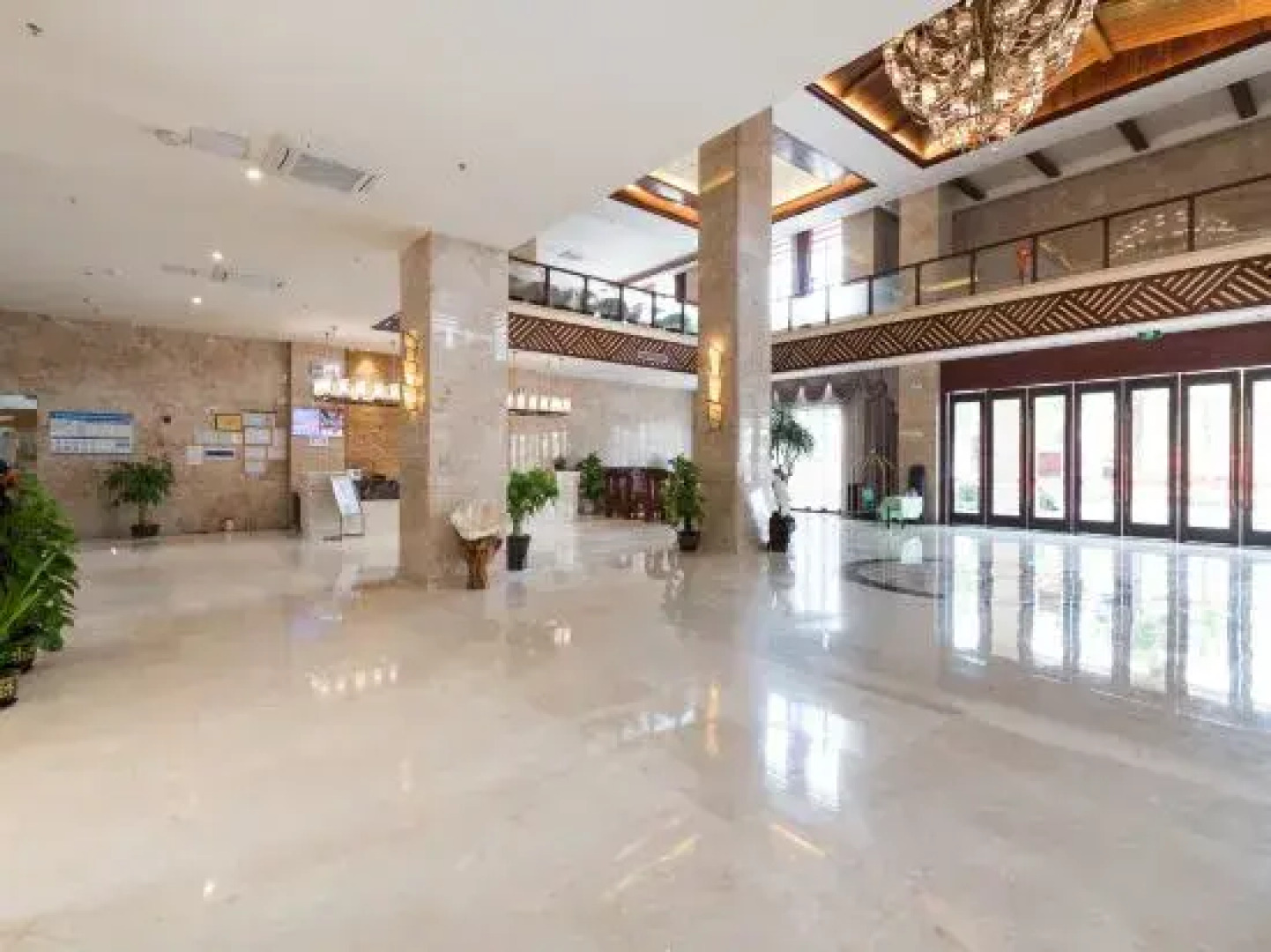 Vienna Hotel （Danzhou Baimajing Store）