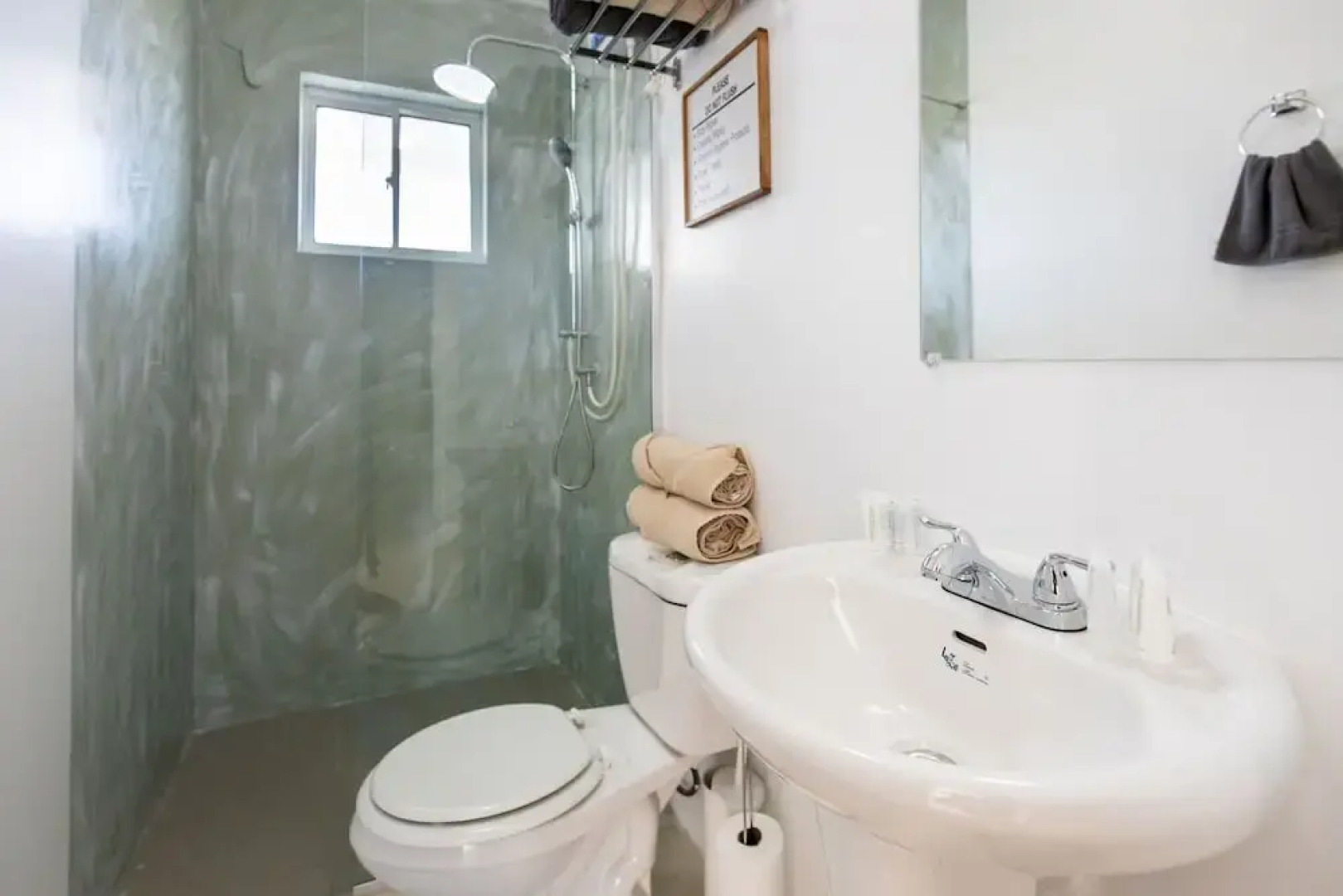 Luxury 2BR Apartment With Pool - Great Location