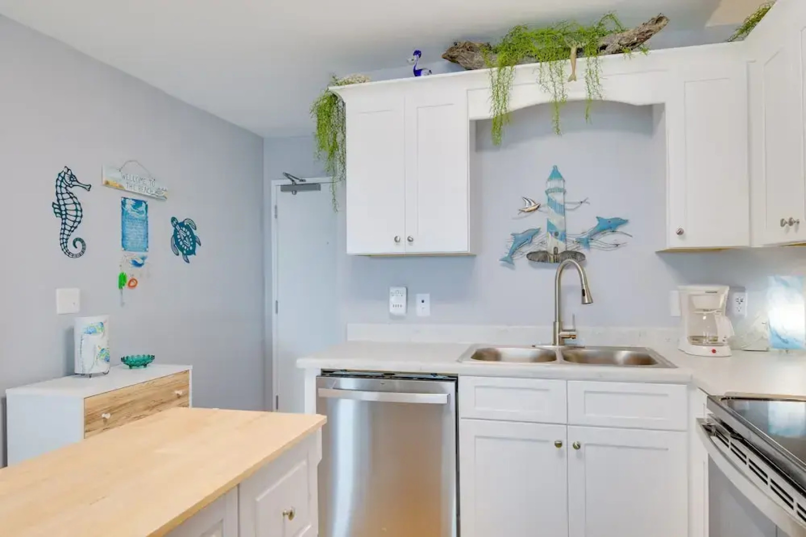 Gulf Shores Condo: Covered Balcony & Beach Access