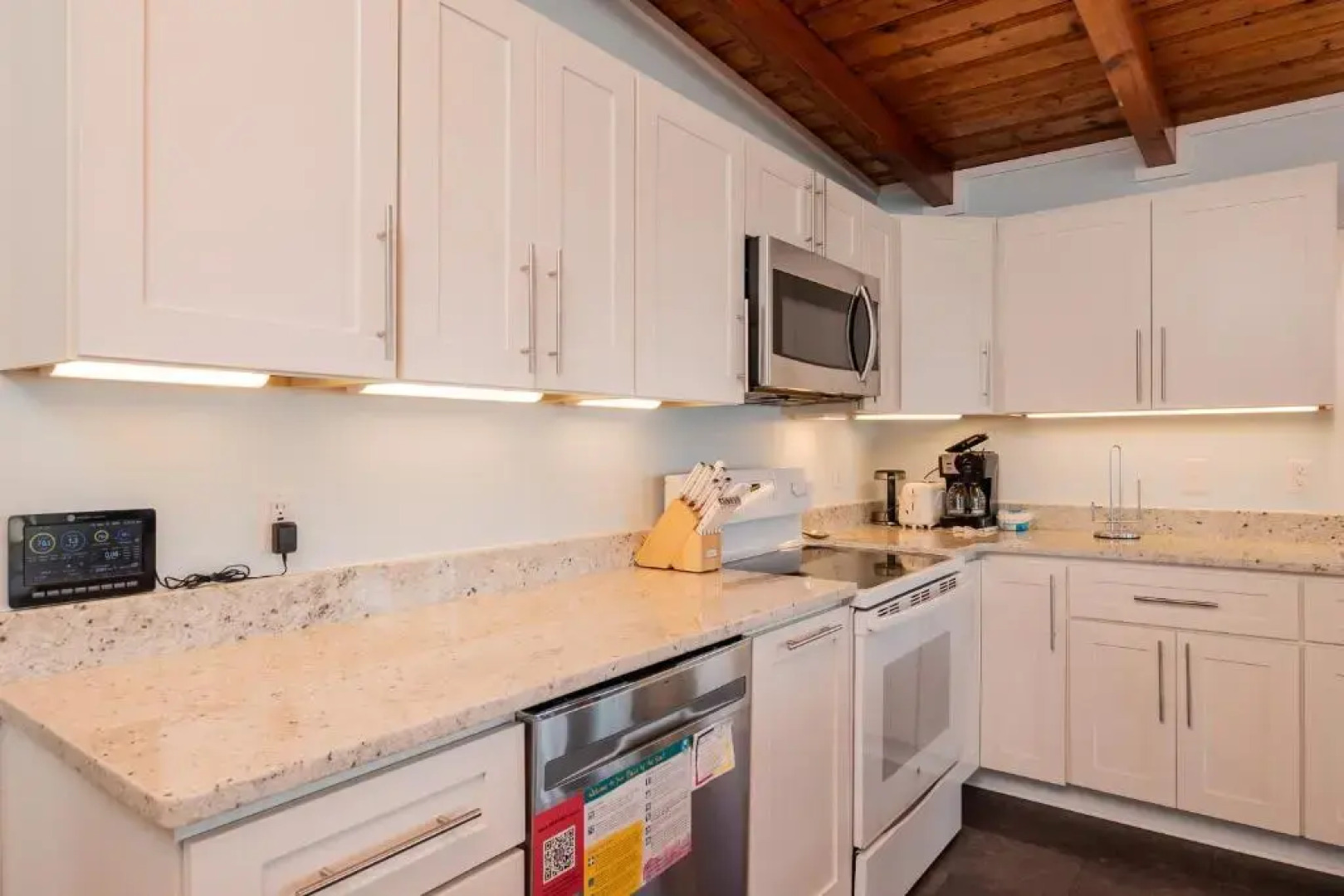 Chill'ax Inn by Oak Island Accommodations