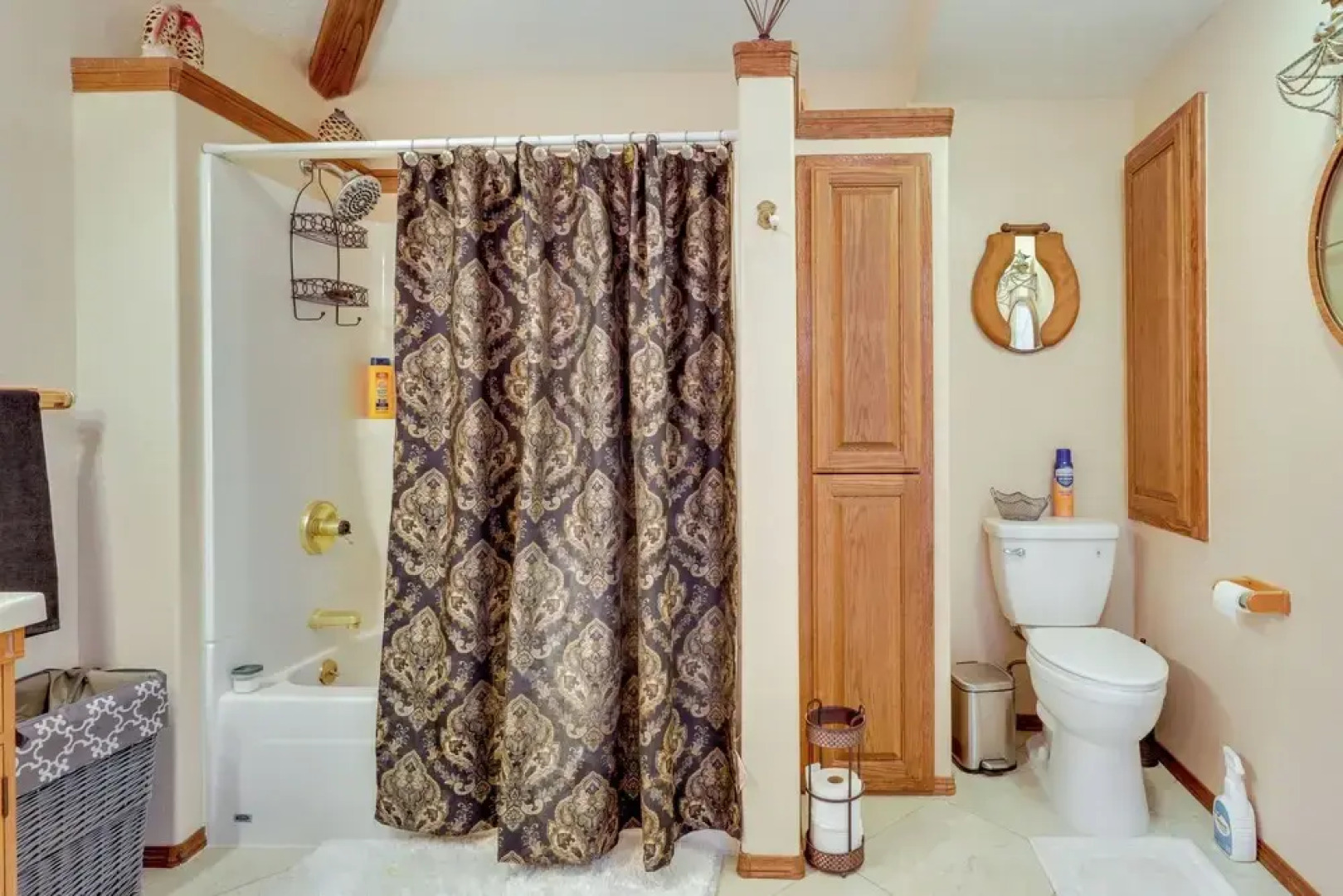 Salem Getaway w/ Hot Tub Near Parks & Boating!