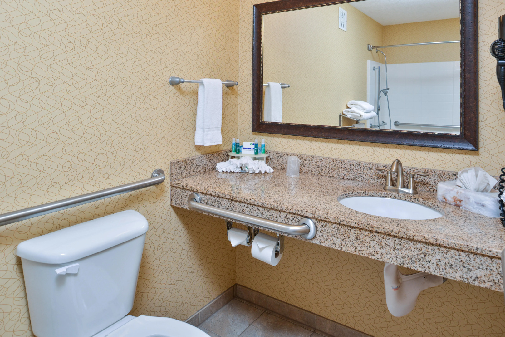 Holiday Inn Express Hotel & Suites Portland-Jantzen Beach by IHG