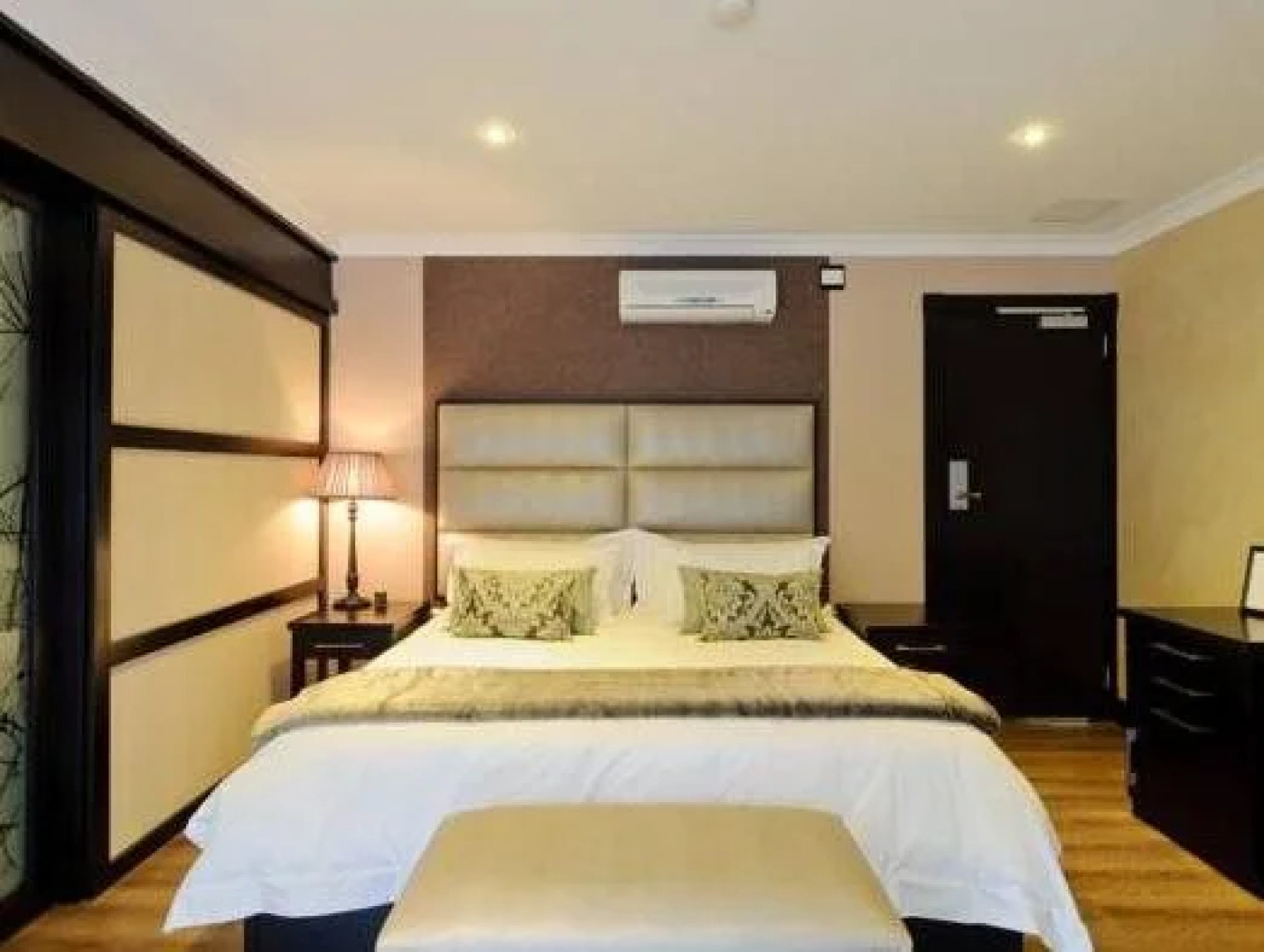 The Executive Suites  555