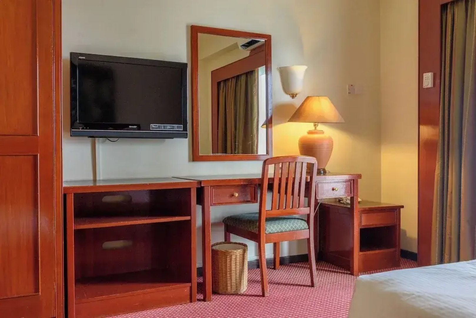 Rainbow Paradise Beach Resort by LWE