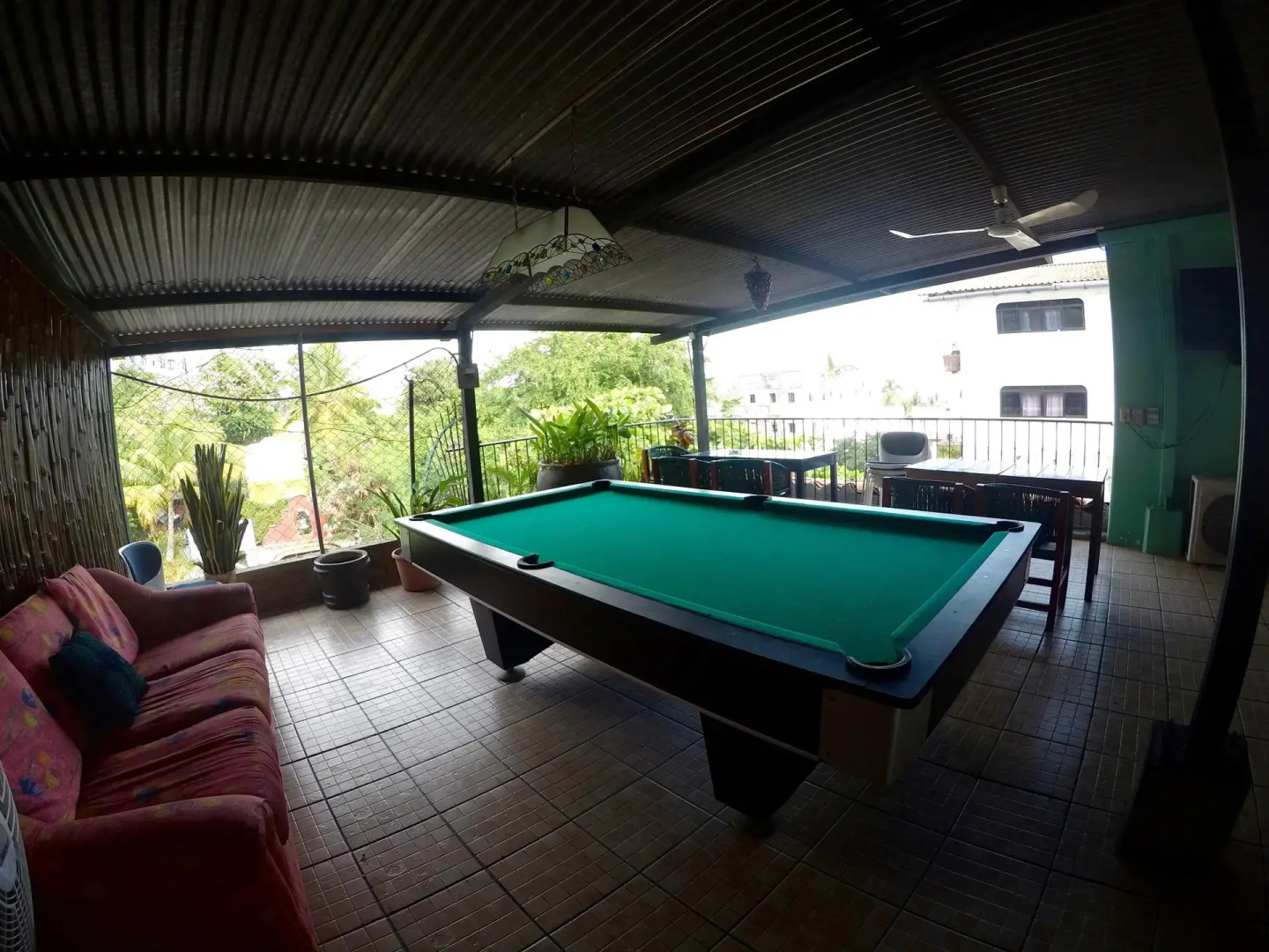 Mayflower Hotel & Hostal