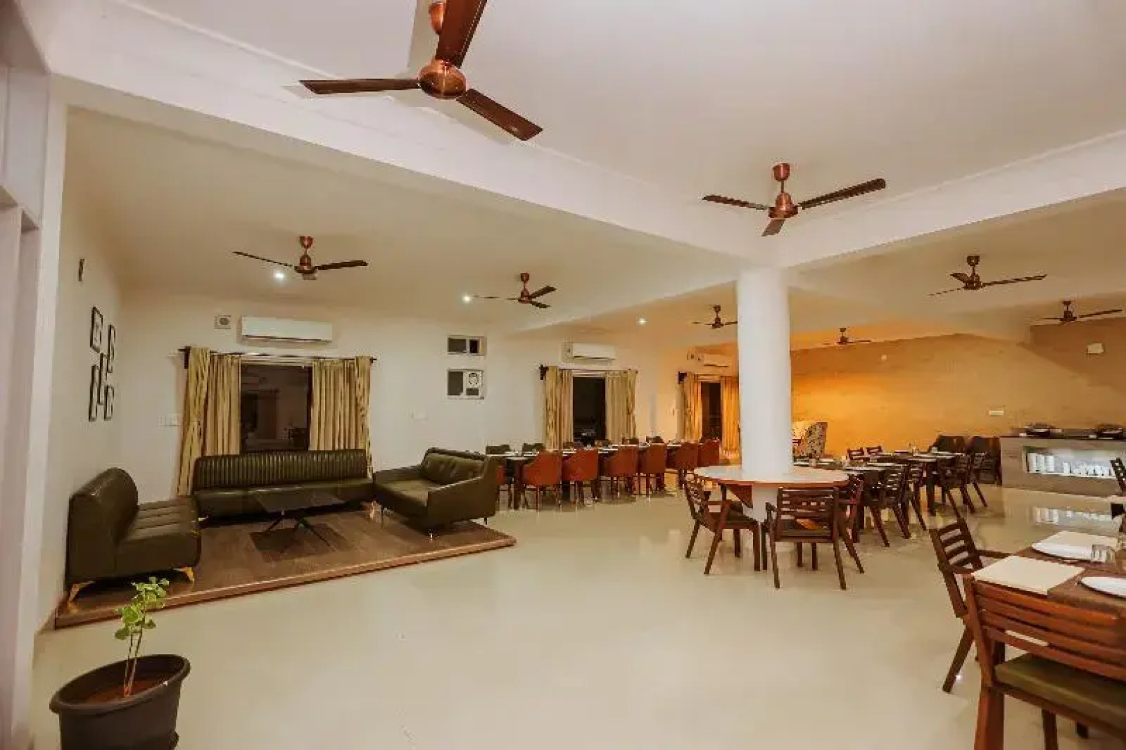 Revaas Lake View Boutique Hotel