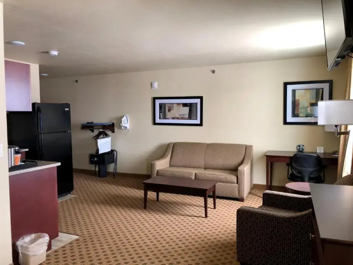 Cobblestone Hotel & Suites – Pulaski/Green Bay