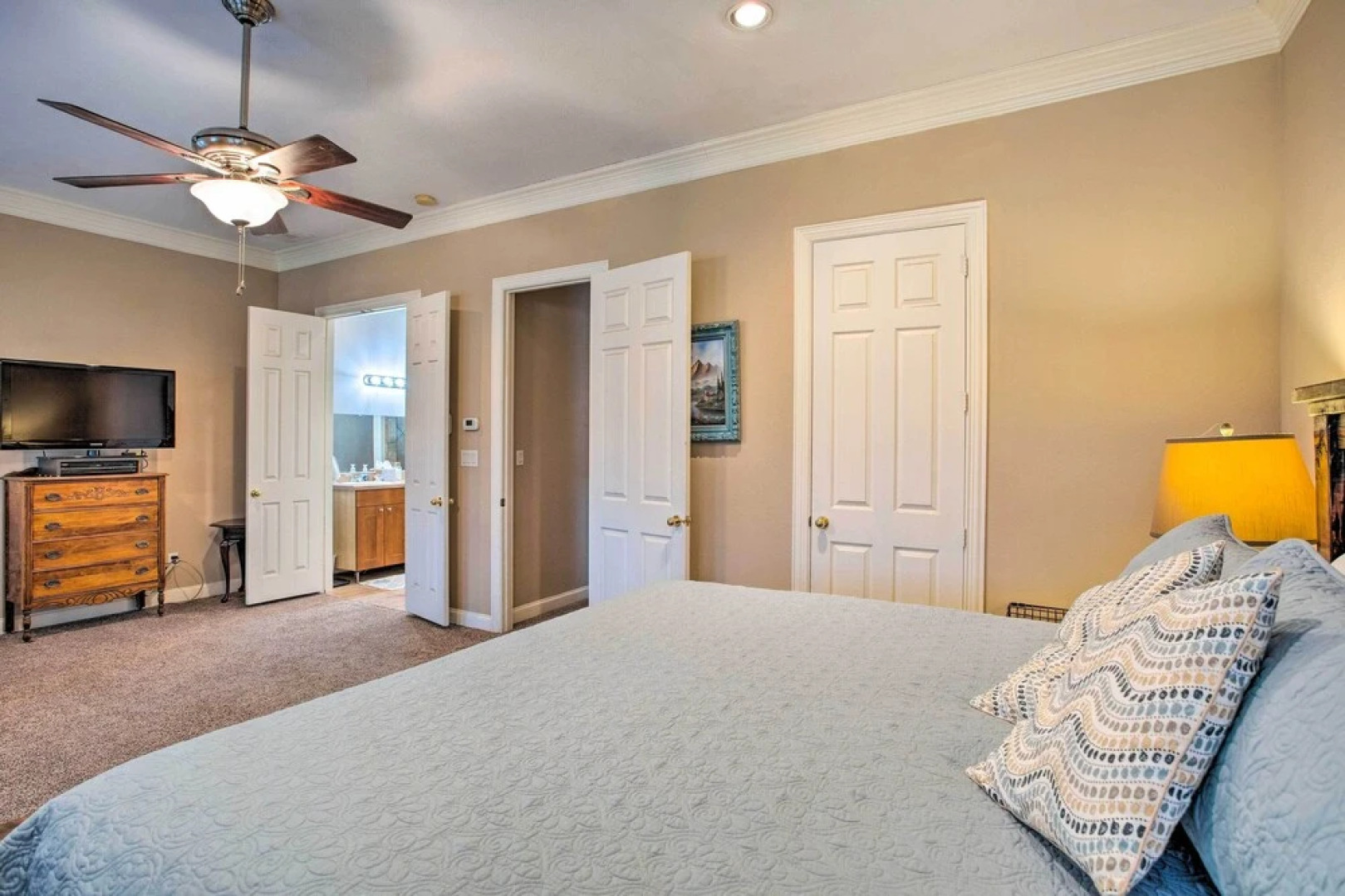 Cedar Creek Reservoir Home w/ Deck & Fire Pit!