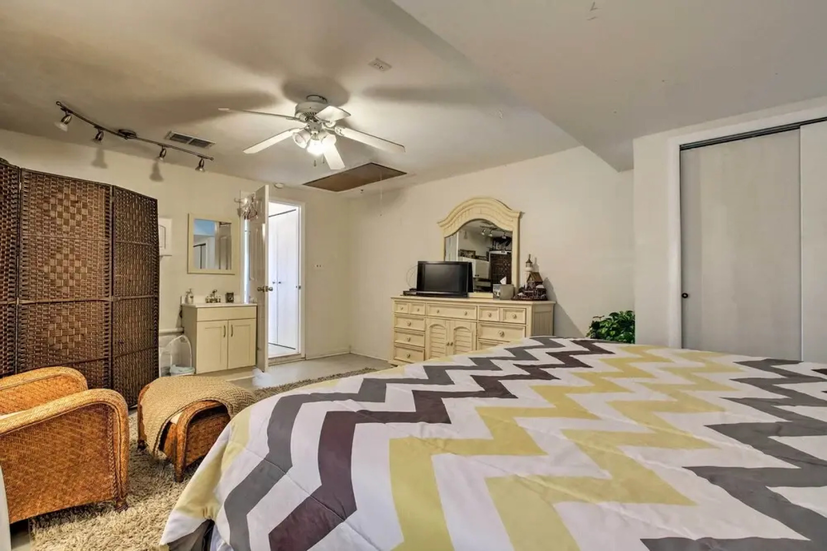 Waterfront Hernando Beach Home w/ Dock + Kayaks
