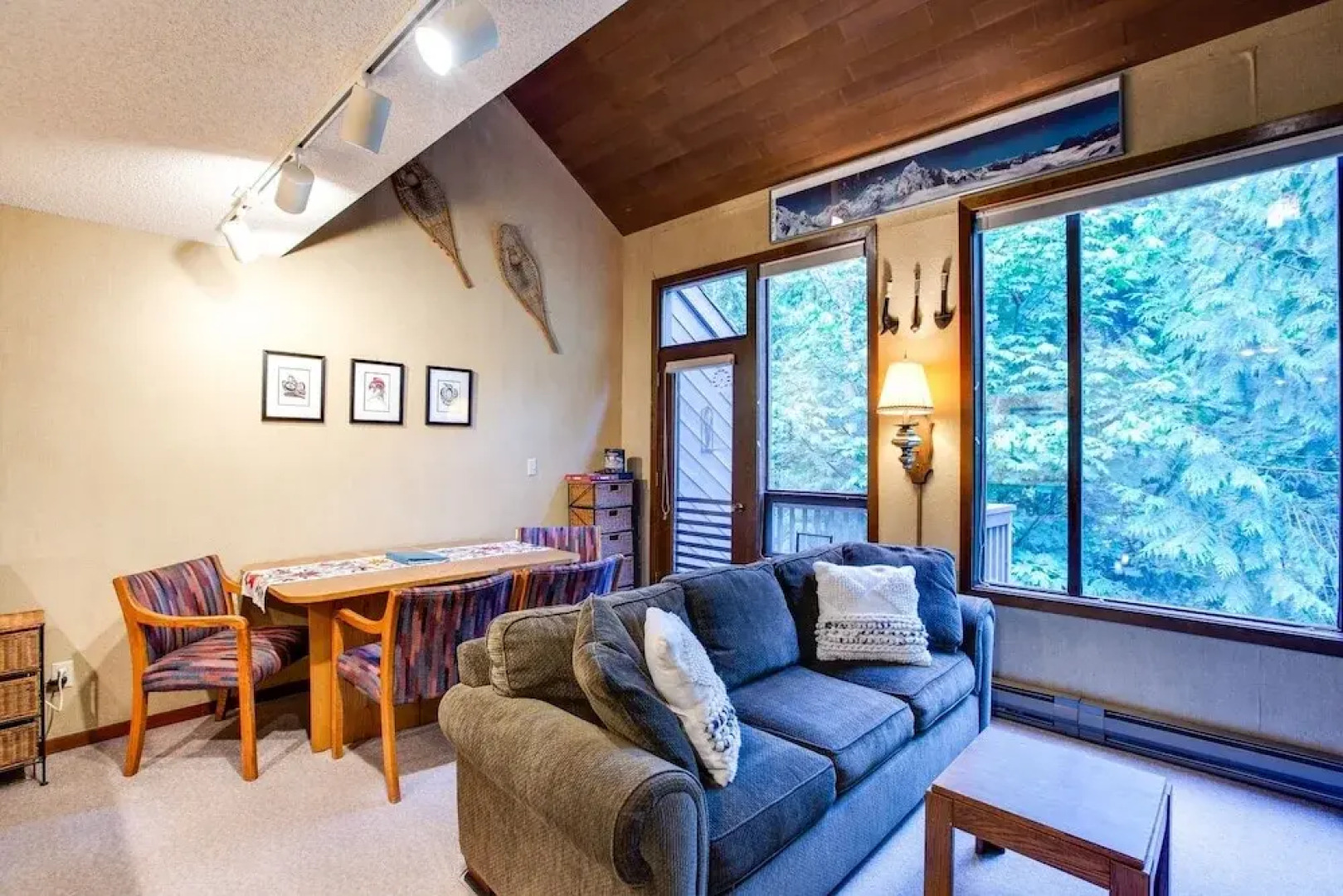 59sw - Fireplace - Dishwasher - Washer/dryer - Sleeps 6 2 Bedroom Home by RedAwning