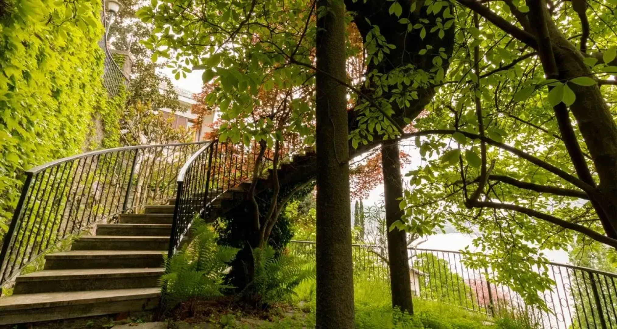 JOIVY Garden Oasis: 1BR Apt w/ Balcony & Parking