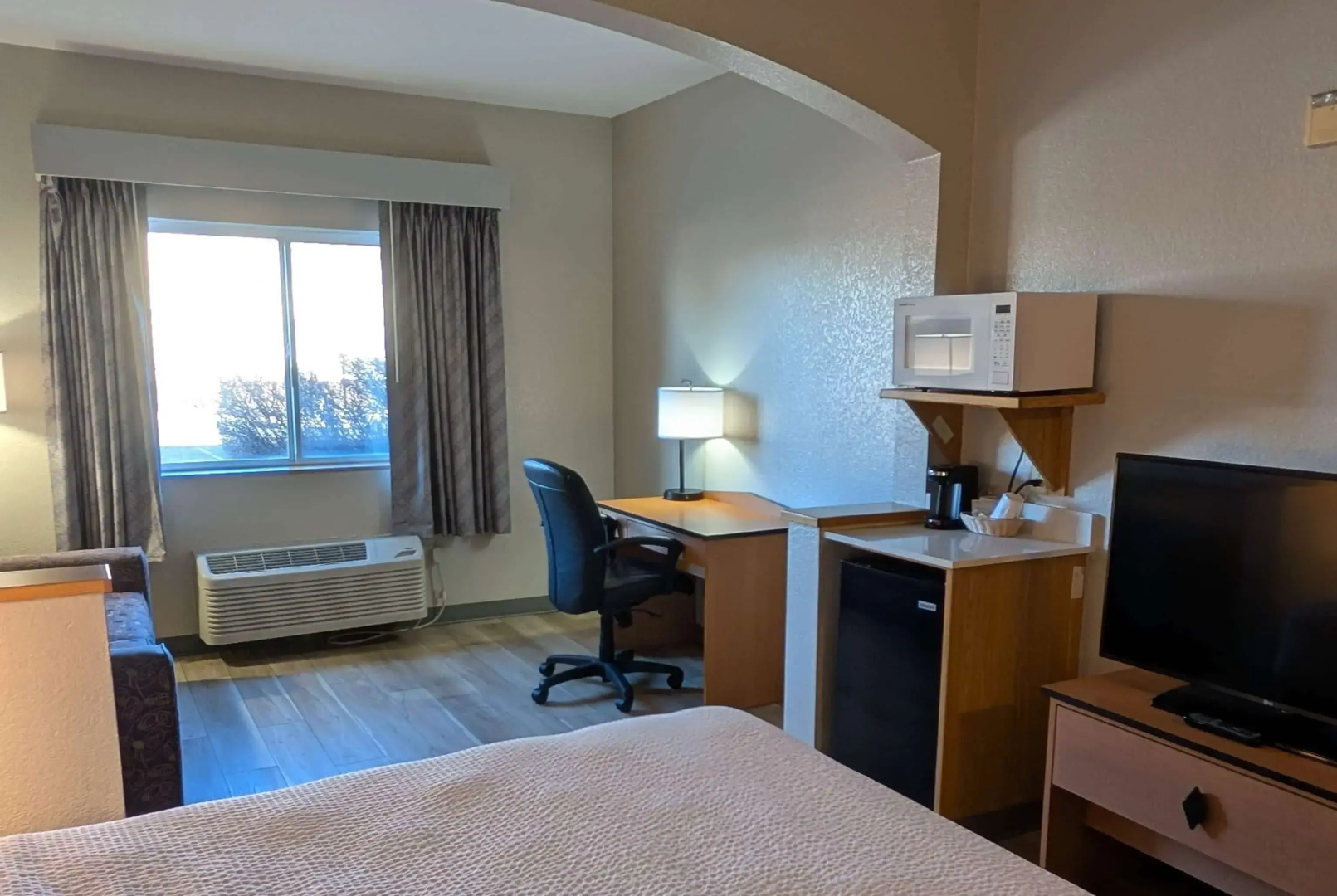 Days Inn & Suites by Wyndham Castle Rock
