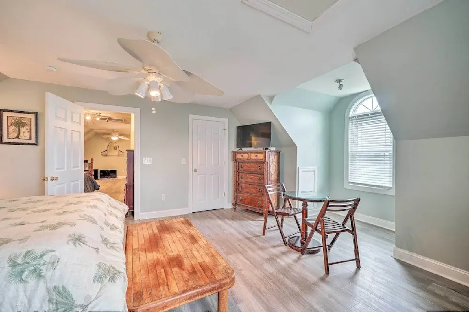 Updated Family Getaway: Walk to Sea Haven Beach!