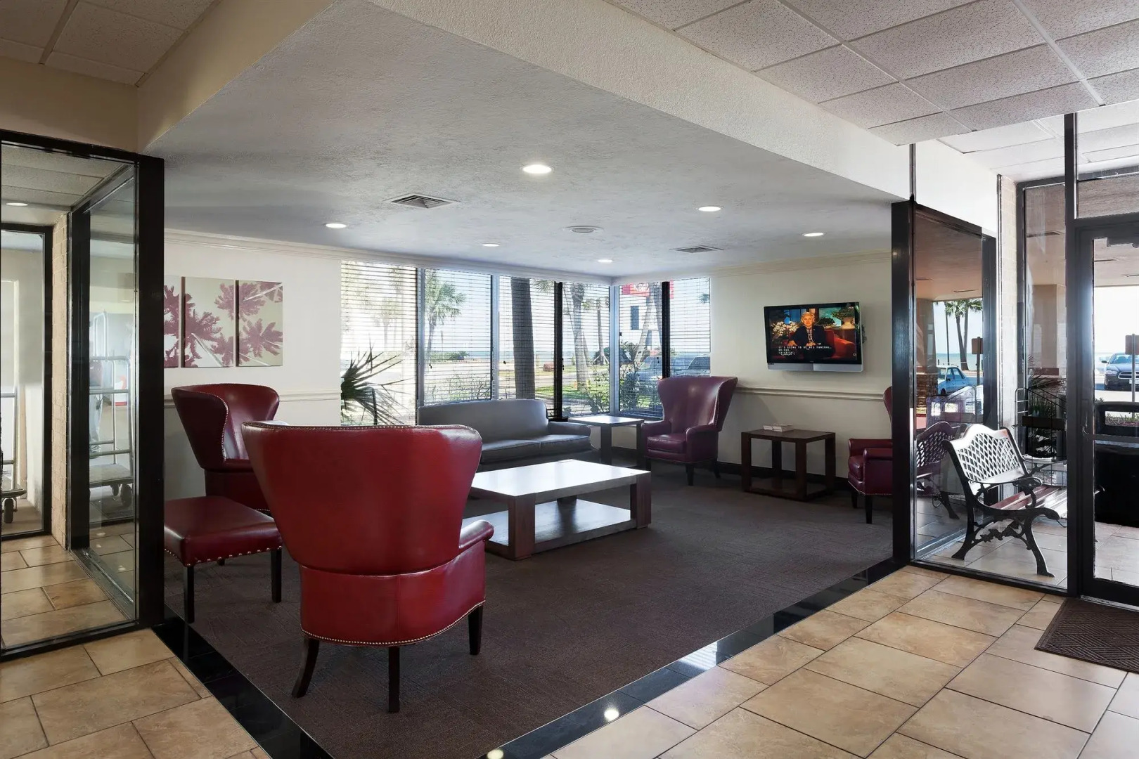 Clarion Pointe Galveston - Beachfront