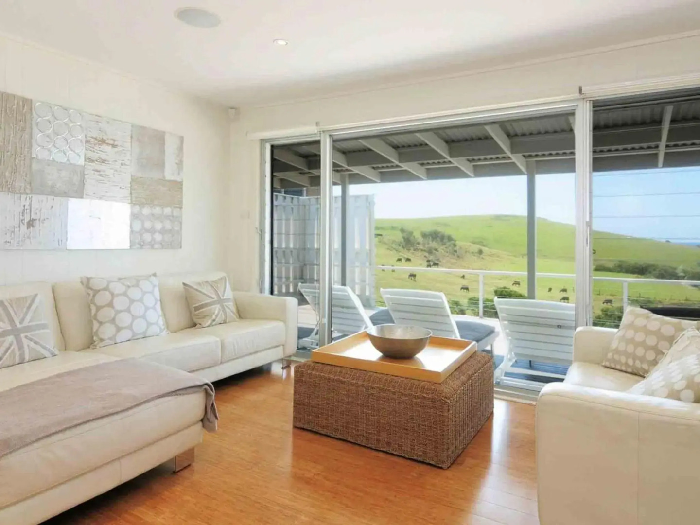 ONE TREE Gerroa 4pm check out Sundays