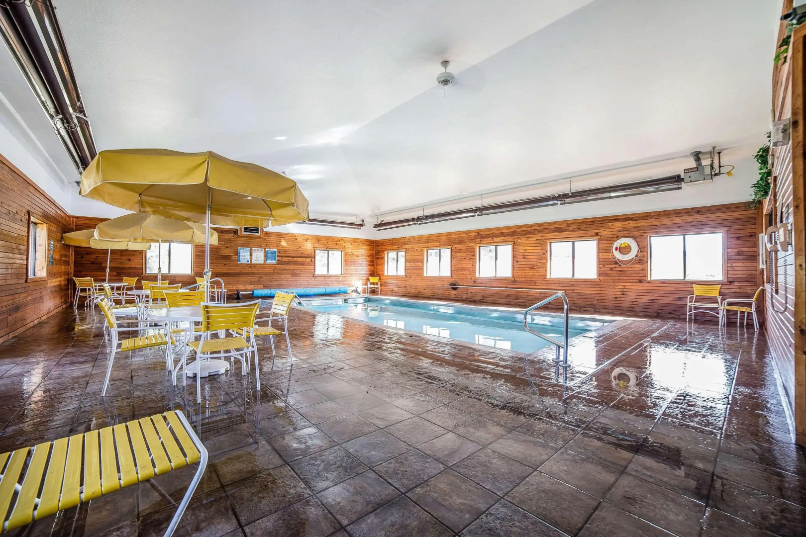 Yellowstone River Inn & Suites
