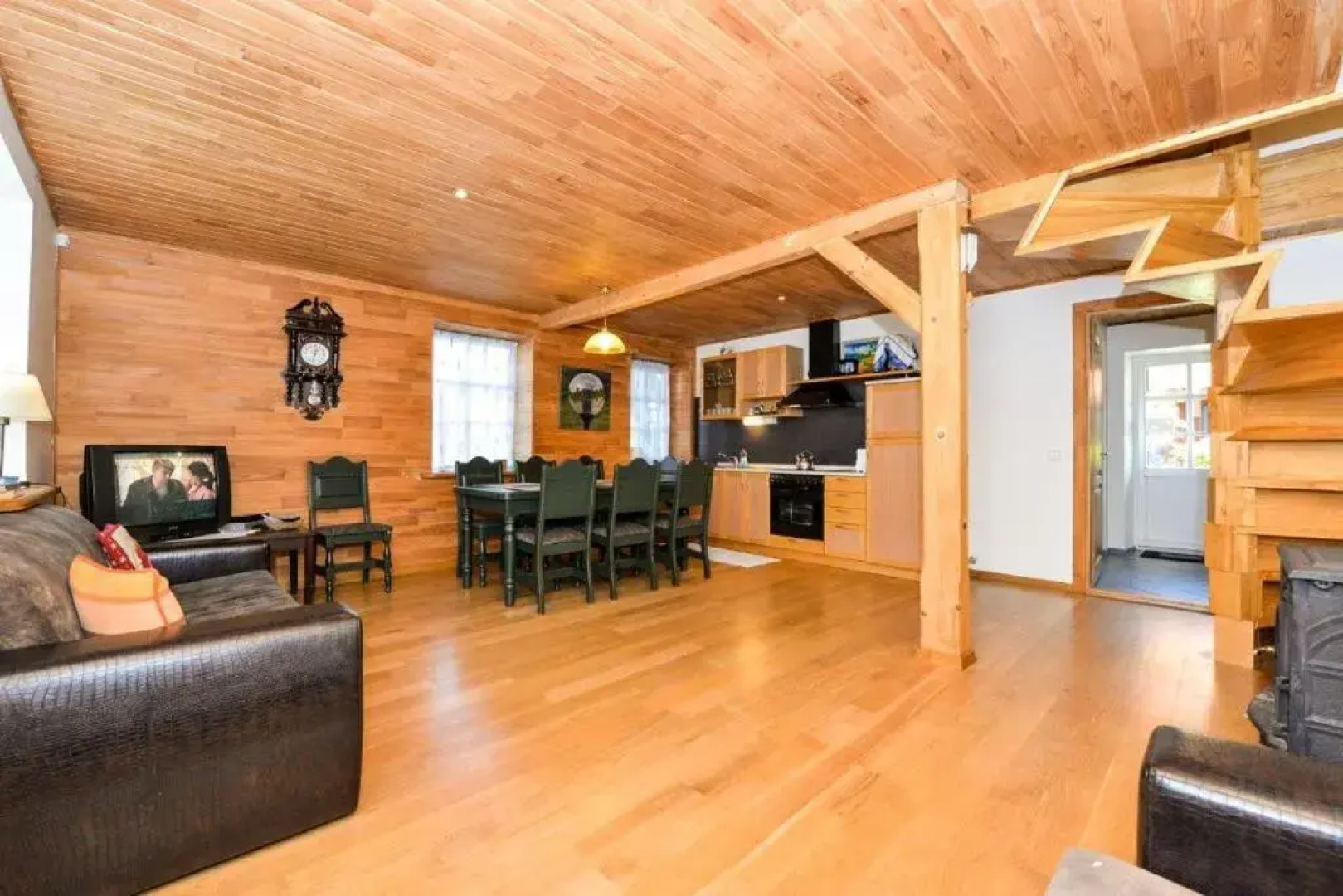 Apartamentas ''Jūratė'' 6-8 asmenims su sauna, privačiu kiemeliu prie jachtklubo.