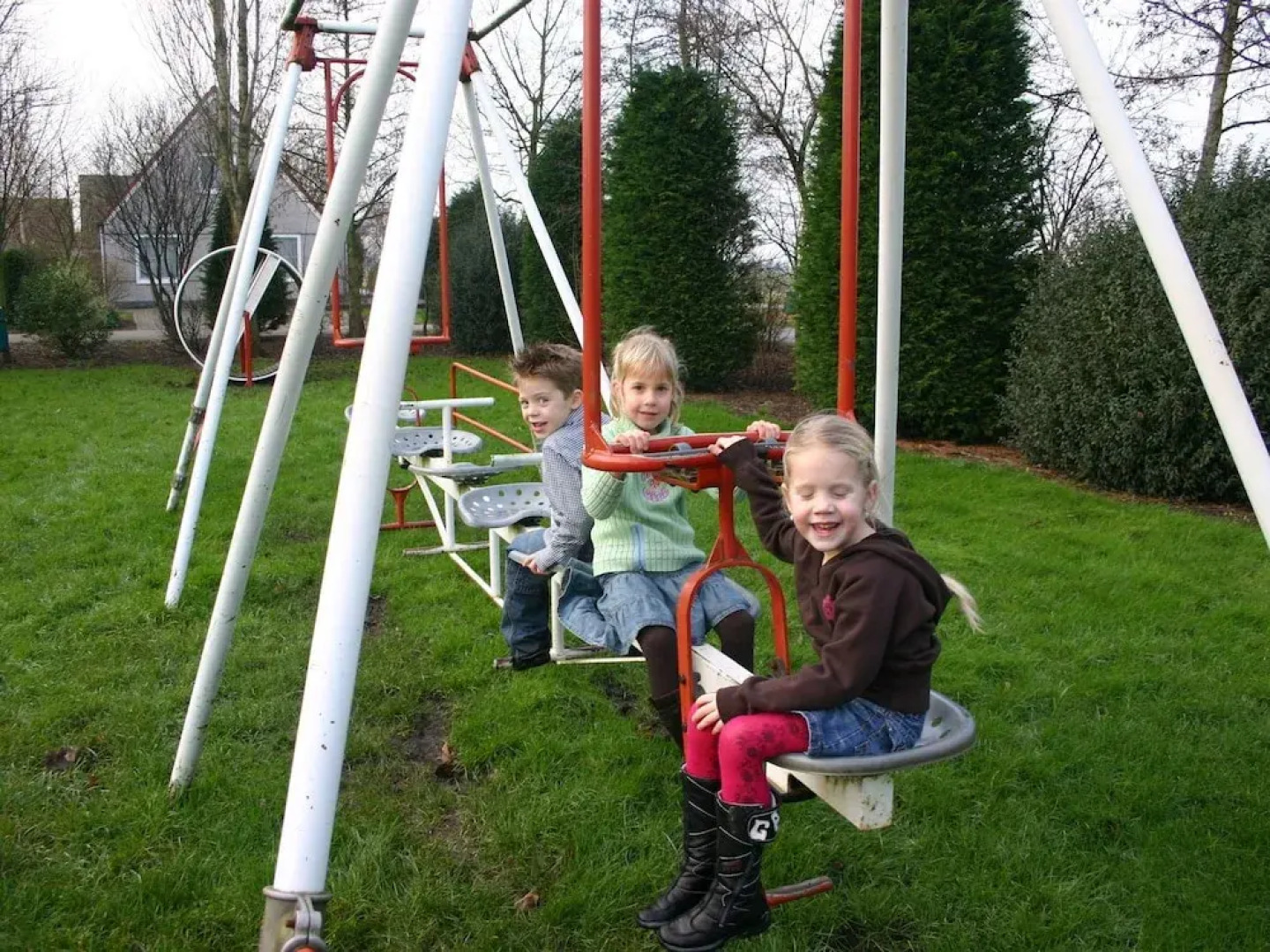 Tidy Bungalow With Dishwasher, Close to the Water